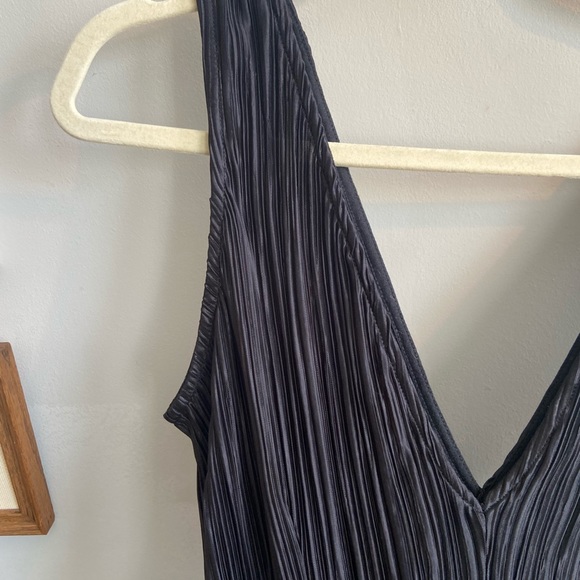 H&M flowy black dress! Size 6 - Picture 3 of 4